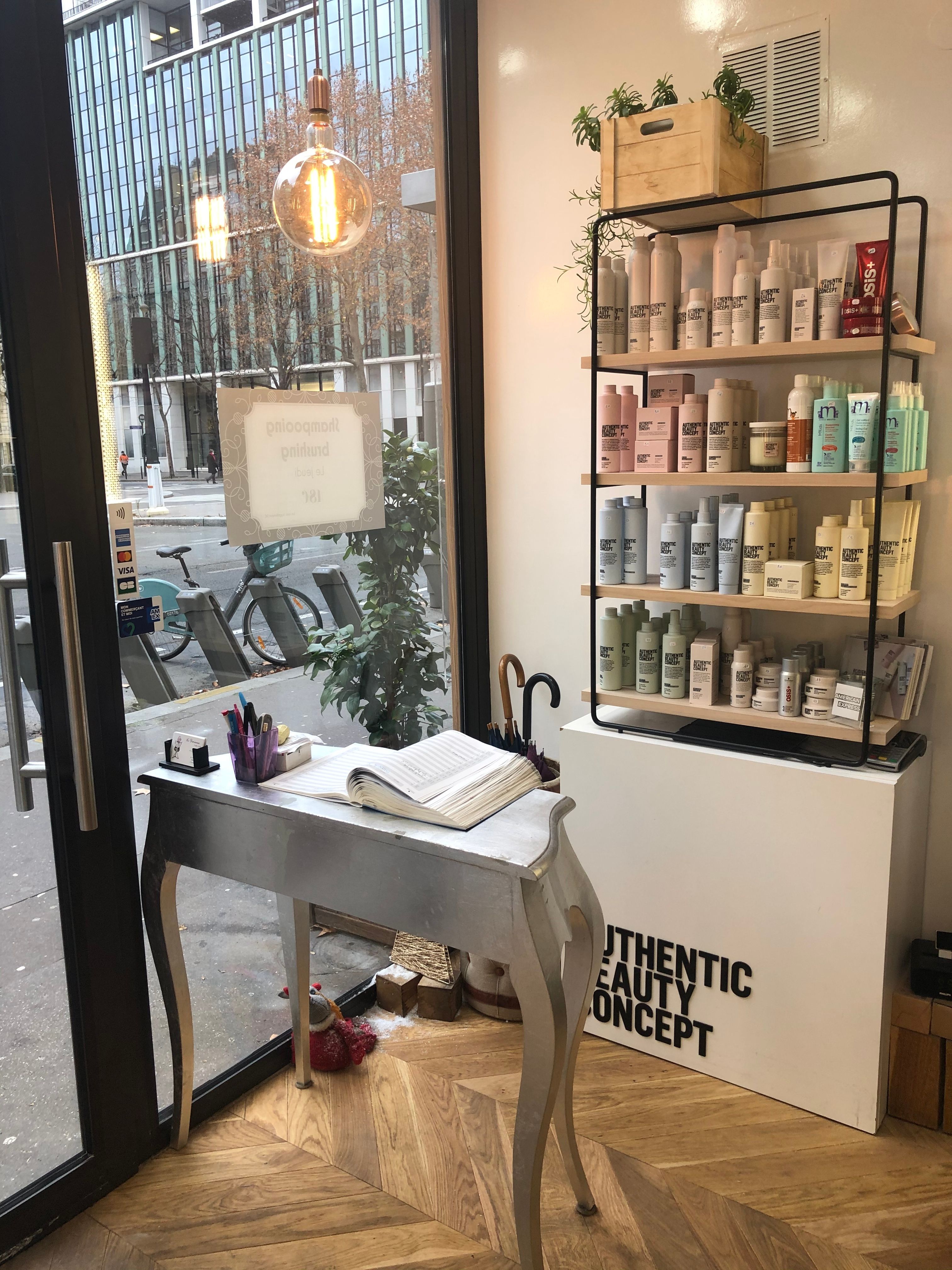 La Parisienne Coiffeur Salon De Coiffure Paris 17